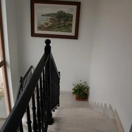 La Casa Abajo